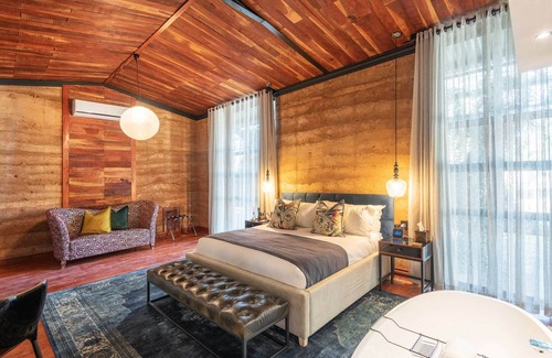 Windhoek House | Experience Droombos: 4-Star Family-Friendly Retreat