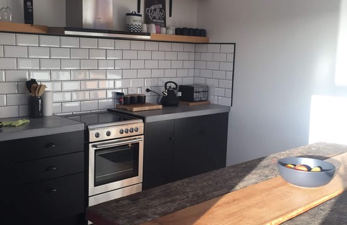 Beaumaris House | Seaside Escape at "Drop In" Beach Haus - Pet Friendly Retreat
