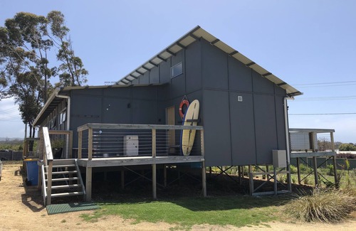 Beaumaris House | Seaside Escape at "Drop In" Beach Haus - Pet Friendly Retreat
