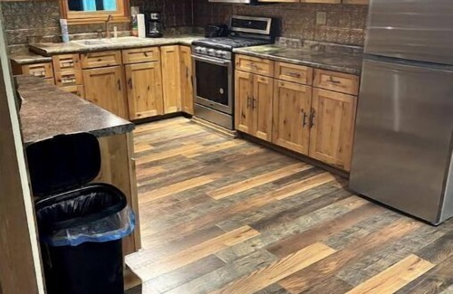 Lansing House | Relax at Drop Tine Ridge with Hot Tub and Spa Amenities