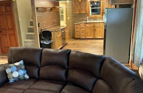 Lansing House | Relax at Drop Tine Ridge with Hot Tub and Spa Amenities