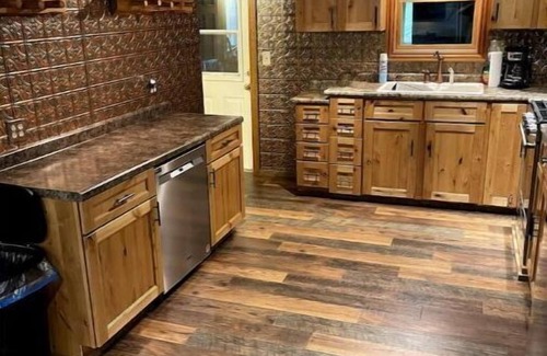 Lansing House | Relax at Drop Tine Ridge with Hot Tub and Spa Amenities