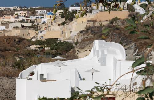 Messaria Apartment | Elegant Drops Cave Houses: Oceanfront Bliss & Spa Retreat