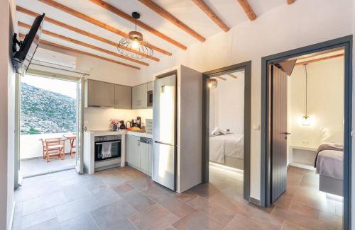 Herronisos Apartment | Beachfront Droufakos’ Home: 4-Star Stay with Spectacular Views