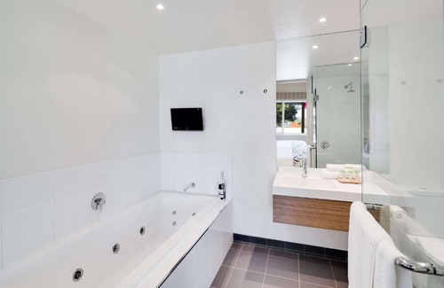 Drouin Hotel | Comfortable Drouin Motel: Family-Friendly & Accessible Stay