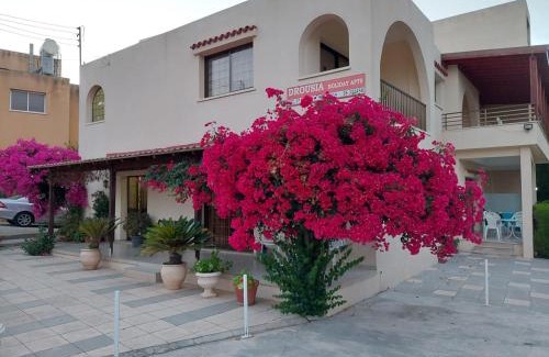 Droushia Apartment | Relaxing Droushia Holiday Apartments with Pool & Restaurant