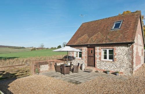 East Meon House | Discover Drovers Cottage: 5-Star Pet and Child Friendly Stay