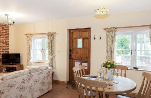 East Meon House | Discover Drovers Cottage: 5-Star Pet and Child Friendly Stay