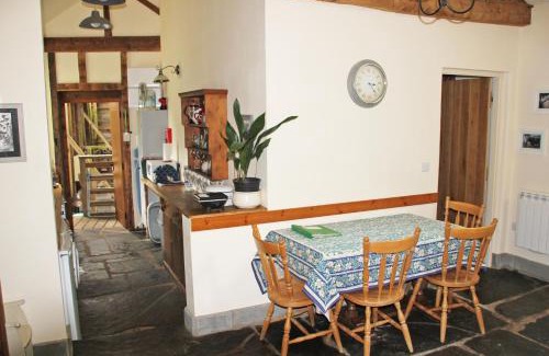 Tirabad House | Discover Drovers Retreat: Pet-Friendly with Top Reviews