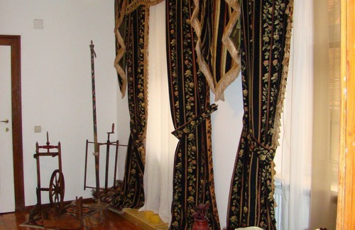 Miercurea Sibiului House | Discover DROWRY APARTMENT: Nature and Tradition Await
