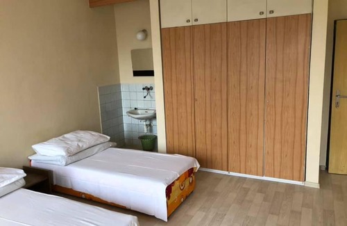 Choustnik Hotel | Cozy Družstevní dům Choustník: Pet-Friendly Stay Awaits