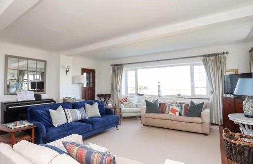 Trearddur Bay House | Druidsmoor: Scenic Sea Views with Family & Pet-Friendly Options
