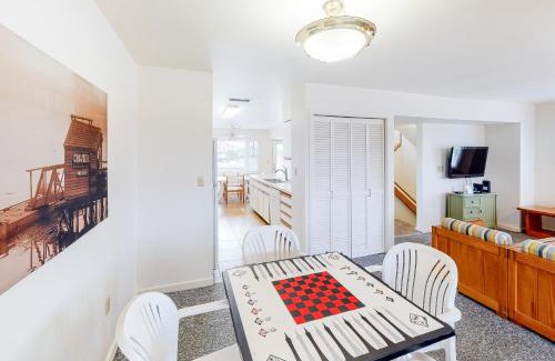 Buxton House | Family-Friendly Stay at Drum #6A-CAC with Pool & Pets Welcome