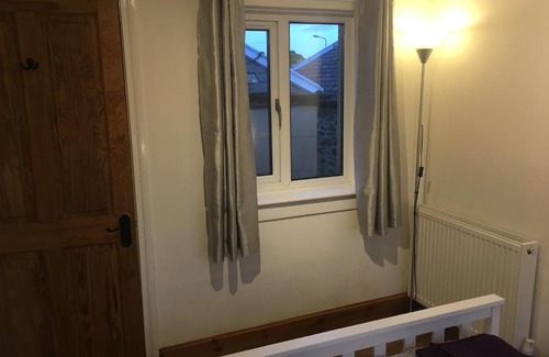 Corstorphine Apartment | Family-Friendly Escape at Drum Brae Cottage, Rated 9/10
