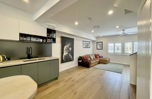 Drummoyne House | Elegant 3-Bed Townhouse in Drummoyne with Courtyard