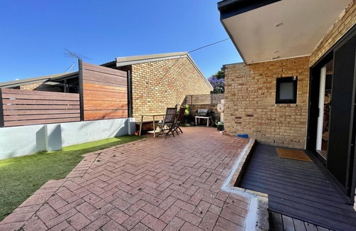 Drummoyne House | Elegant 3-Bed Townhouse in Drummoyne with Courtyard