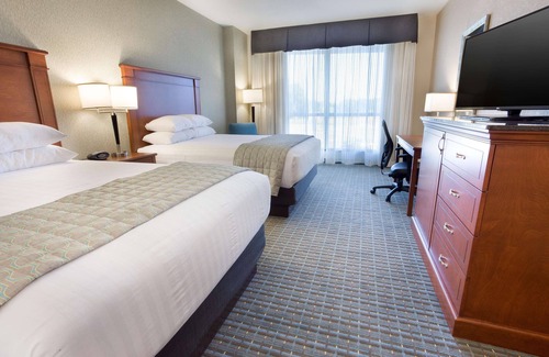 Burlington Hotel | Top-Rated Drury Inn & Suites Burlington with Pool and Spa