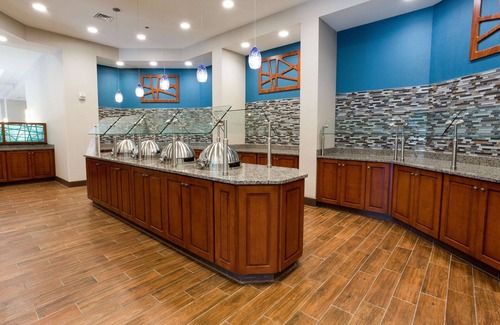 Burlington Hotel | Top-Rated Drury Inn & Suites Burlington with Pool and Spa