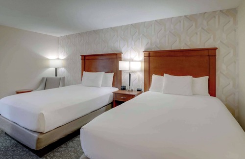 University Place Hotel | Discover Drury Inn & Suites Charlotte with Pool and Spa