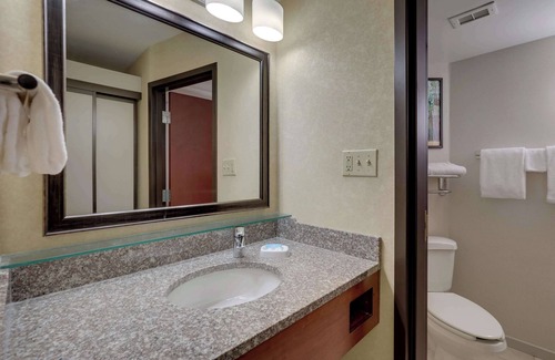 University Place Hotel | Discover Drury Inn & Suites Charlotte with Pool and Spa