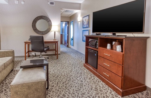 Mason Hotel | Top-Rated Drury Inn & Suites Cincinnati with Pool and Spa