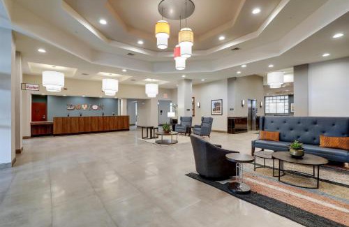 Dayton Hotel | Comfortable Drury Inn & Suites Dayton North - Pet Friendly Stay