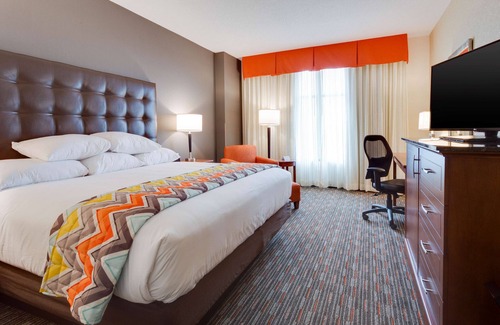 Biggar Hotel | Premier Drury Inn & Suites with Pool Near Fort Myers Airport