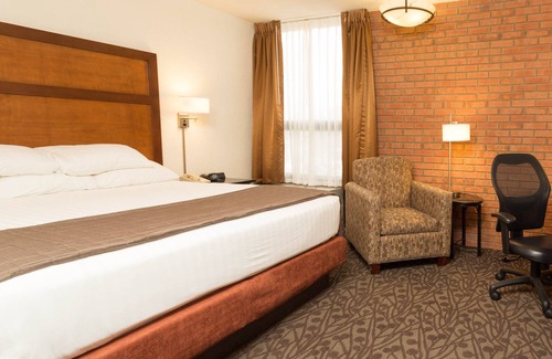 Frankenmuth Hotel | Family-Friendly Drury Inn & Suites Frankenmuth with Pool