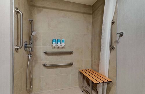 St. Joseph Hotel | Elegant Drury Inn & Suites St Joseph: Family-Friendly Escape