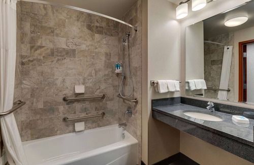 Arnold Hotel | Top-Rated Drury Inn & Suites St. Louis Arnold with Pool