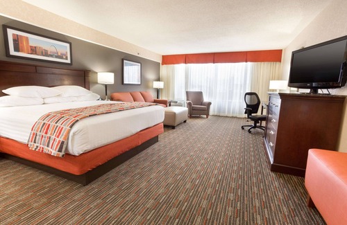 Airport Township Hotel | Top-Rated Drury Inn & Suites St. Louis Airport with Pool