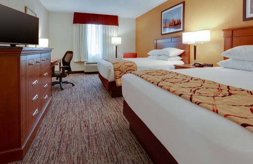 Clifton Heights Hotel | Discover Drury Inn & Suites St. Louis Forest Park Getaway