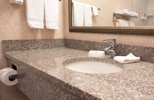 Clifton Heights Hotel | Discover Drury Inn & Suites St. Louis Forest Park Getaway