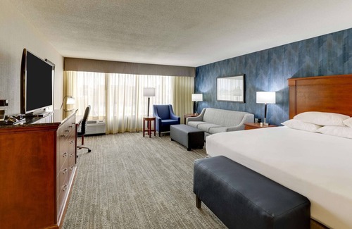 St. Peters Hotel | Explore Drury Inn & Suites St. Louis St. Peters with Pool