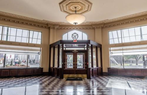 Downtown Wichita Hotel | Top-Rated Drury Plaza Hotel Broadview in Wichita