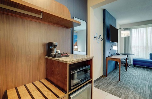 Twin Brook Hotel | Relax at Drury Plaza Hotel Chattanooga with Pool & Spa