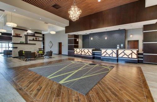 Richardson Hotel | Pet-Friendly Drury Plaza Hotel Dallas Richardson - Rated 9.4