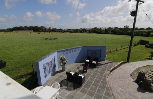 Llanerchymedd Cottage | Romantic Getaway at DRWS Y GORLAN in Llanerchymedd