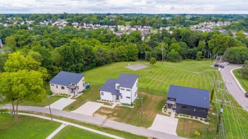 Dry Ridge House | Dry Ridge Village - 3 Houses - Close to Ark- Hot Tubs