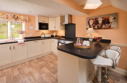 Melrose Cottage | Cozy Dryburgh Stirling Two: Family-Friendly Stay for 4