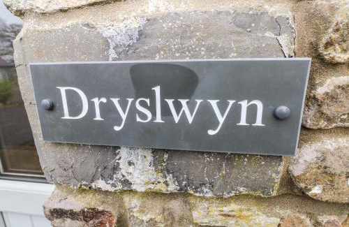 Pentrefelin House | Charming Dryslwyn Cottage: Pet-Friendly Getaway 9.3/10