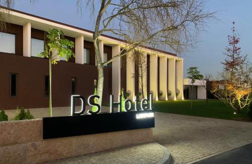Feira Hotel | Elegant DS Hotel Lusopark with Ocean View & Pool Access