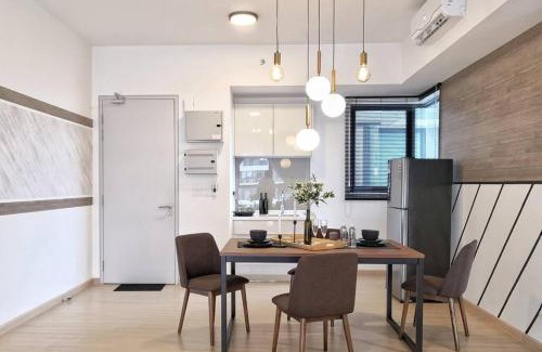 Sungai Buloh Apartment | Modern 2-Bedroom Unit at Dsara Sentral with Dining Options
