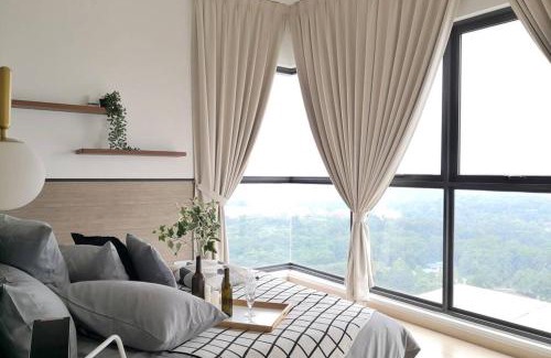 Sungai Buloh Apartment | Modern 2-Bedroom Unit at Dsara Sentral with Dining Options