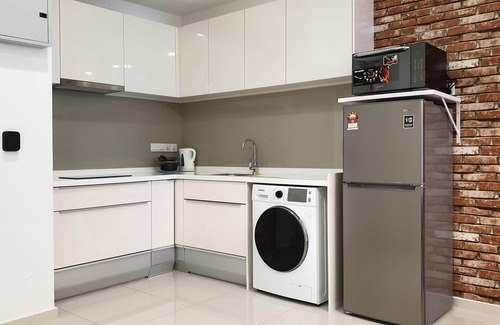 Sungai Buloh Apartment | Exceptional Stay at Dsara Sentral: Pool, Dining & More