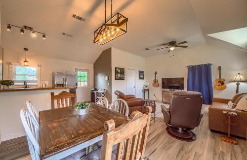 New Braunfels House | Pet-Friendly DT 323 Kessler Cottage - Guest Rated 9.5/10