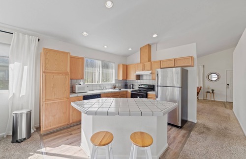 Northwest Reno House | DT Reno - Elegant Home with Private Patio & BBQ Grill