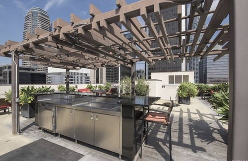 Financial District Resort | DTLA Hope St: Relaxing Spa & Family-Friendly Amenities