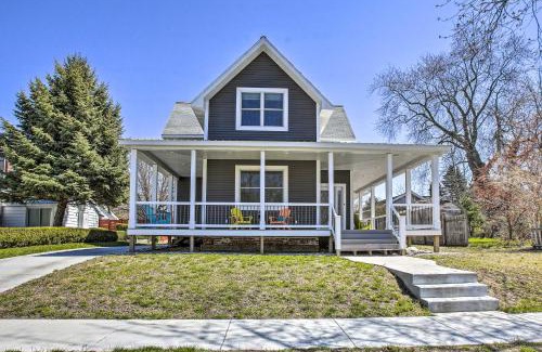 Ludington Apartment | Chic Urban Ludington Apartment Near Lake Michigan