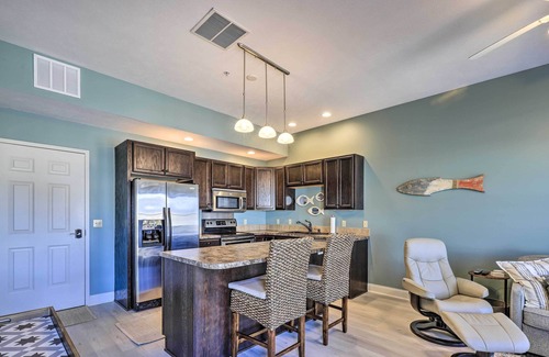 Ludington Condo | Pet-Friendly Dtwn Ludington Condo: Steps to the Beach